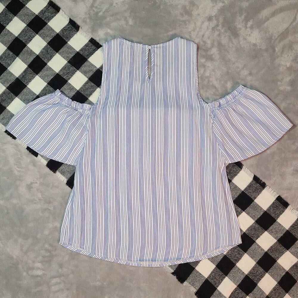 M | Sweet Wanderer | Cold-Shoulder Ruffle Top - Picture 3 of 5